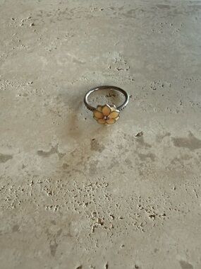 Pandora flower ring size 5